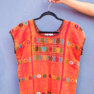 Huipil rojo ladrillo